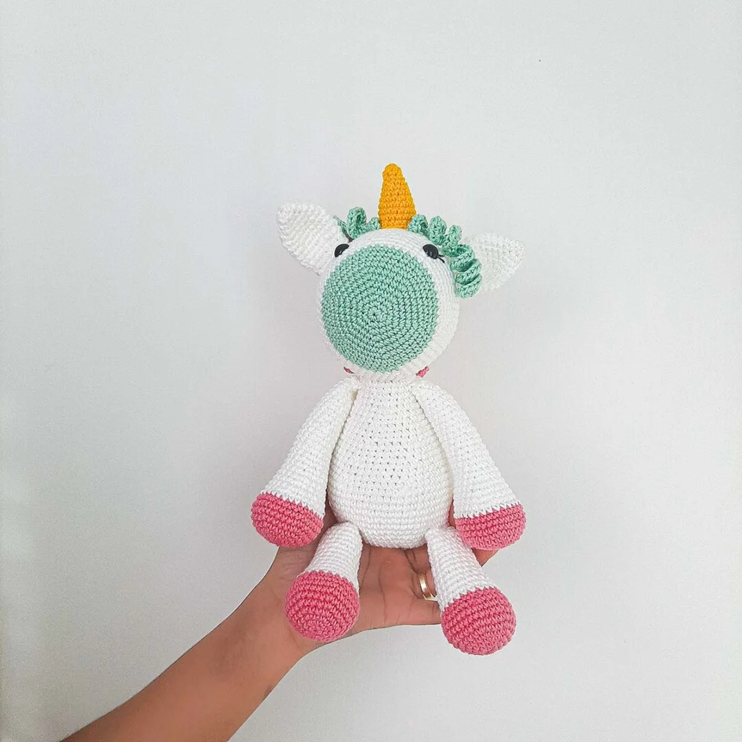 Boneca Unicornio Colorido de Crochê - Amigurumi - Image 4