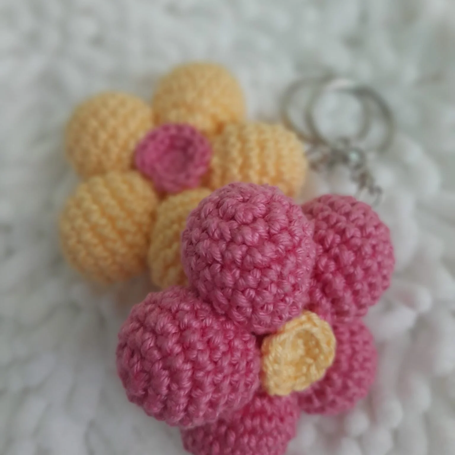 Chaveiro Flor de Crochê - Amigurumi