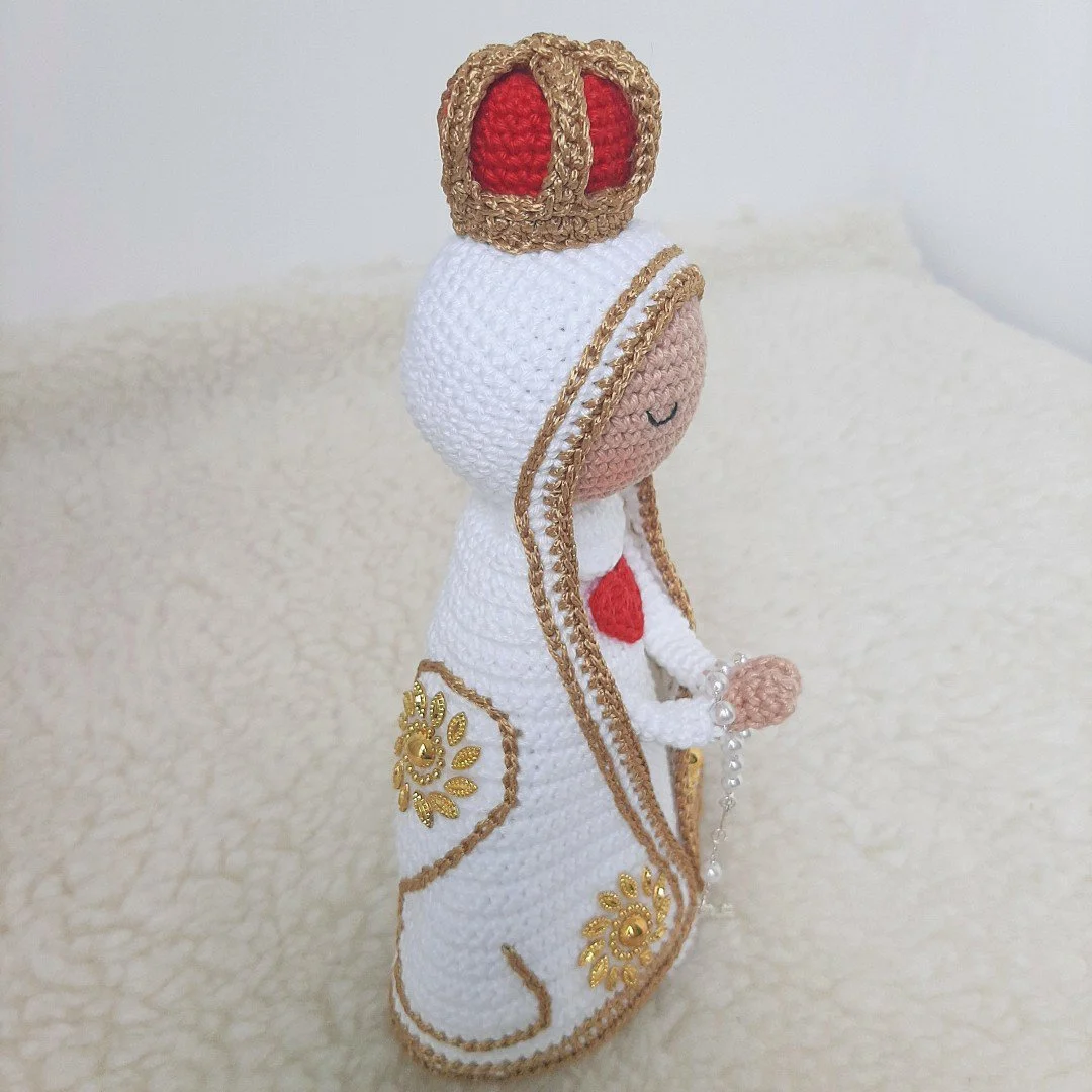 Nossa Senhora de  Fátima de Crochê com Bordado e Pedrarias - Amigurumi - Image 3