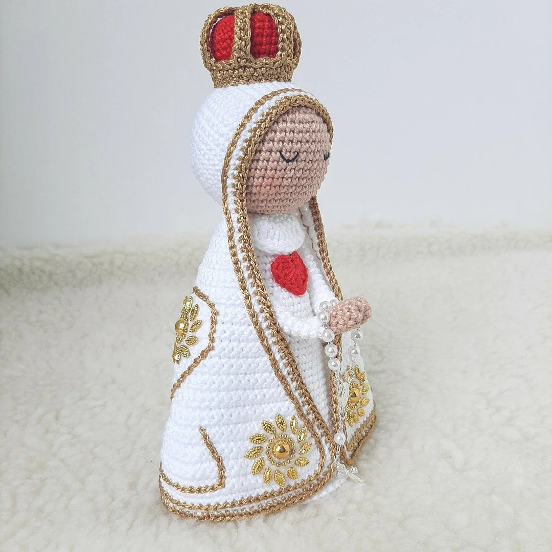 Nossa Senhora de  Fátima de Crochê com Bordado e Pedrarias - Amigurumi - Image 2