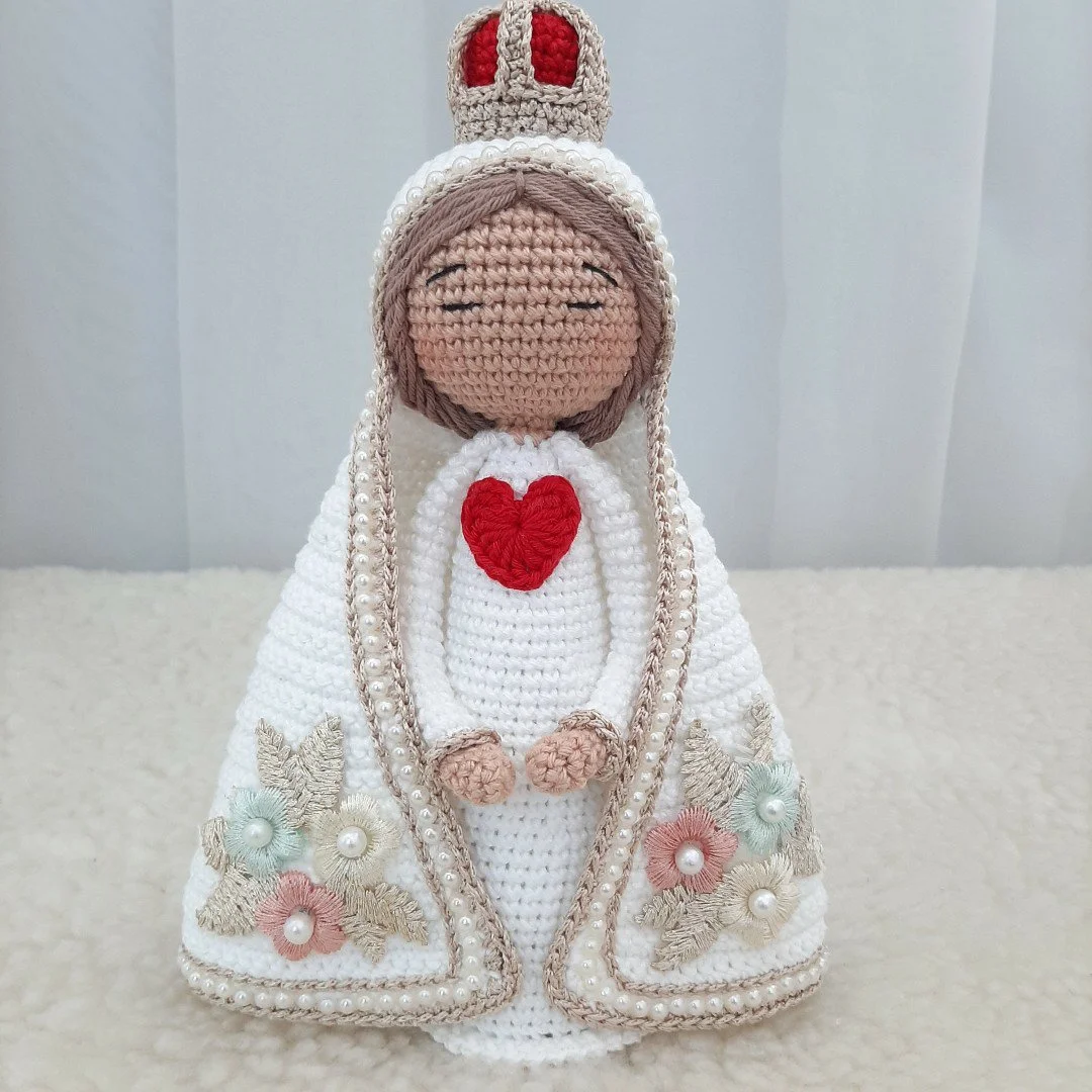 Nossa Senhora de Fátima Com Aplicação de Flores - Croche - Amigurumi - Image 3