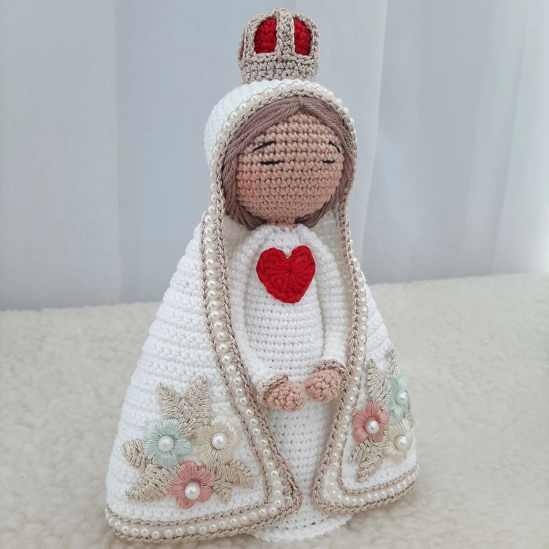 Nossa Senhora de Fátima Com Aplicação de Flores - Croche - Amigurumi - Image 2