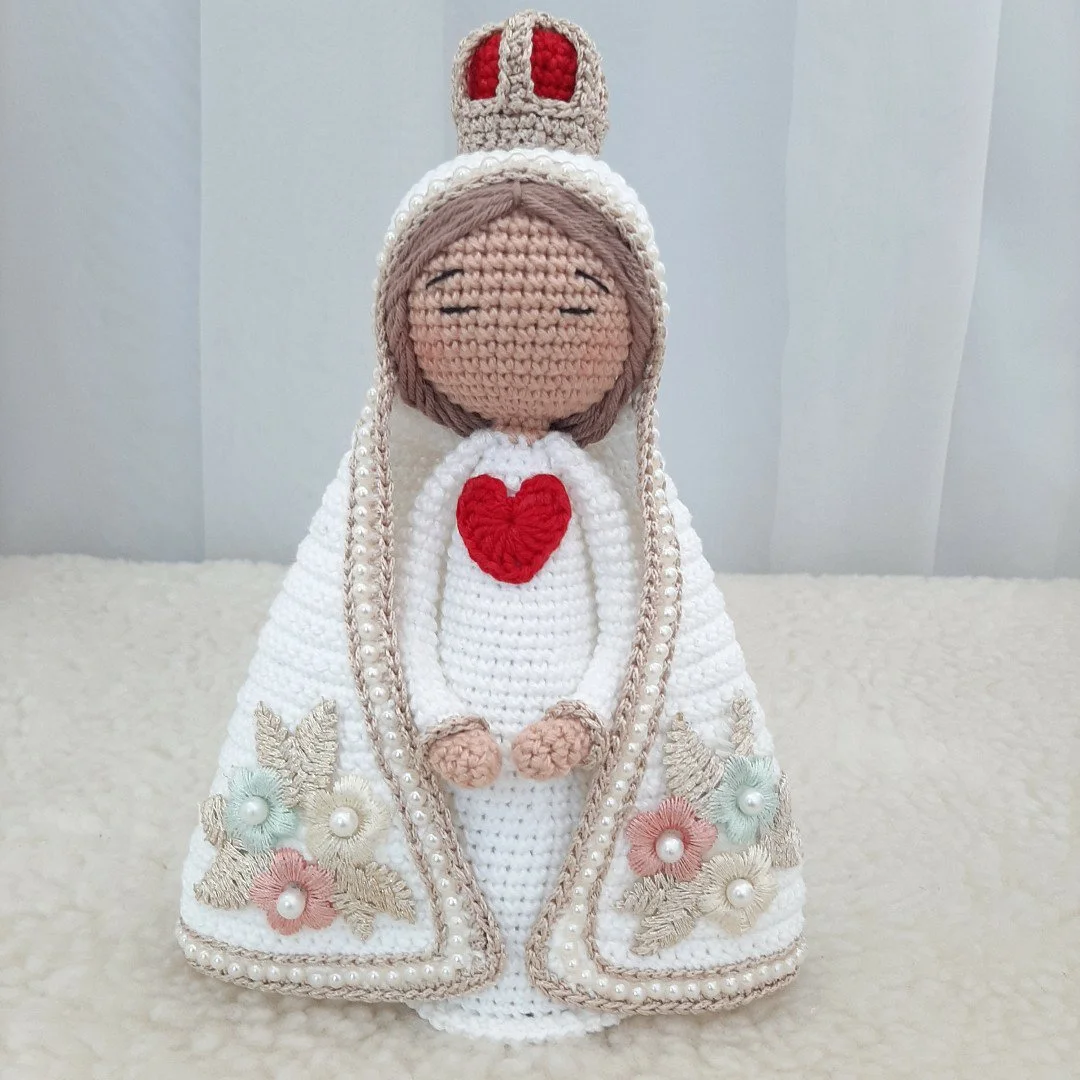 Nossa Senhora de Fátima Com Aplicação de Flores - Croche - Amigurumi